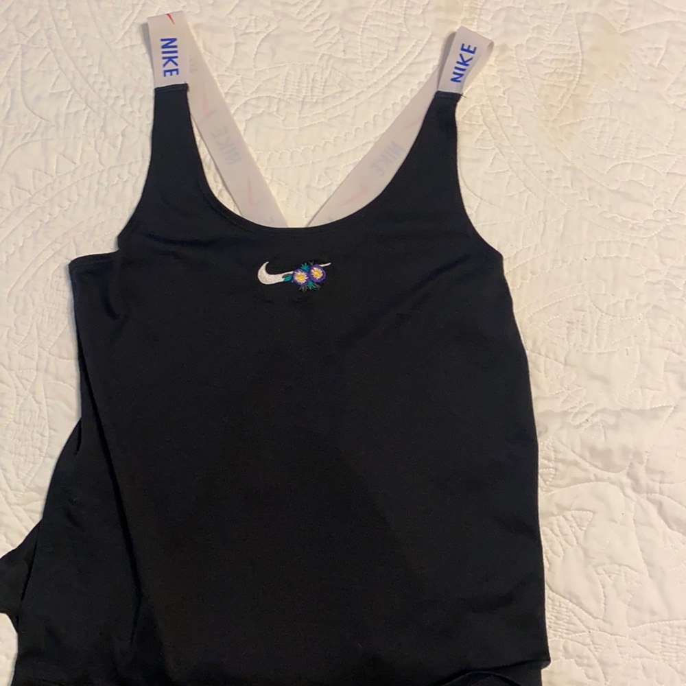 Nike tank